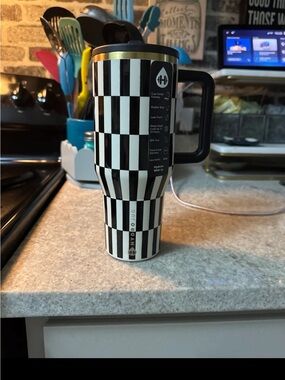 HydroJug Black Tie 32oz Tumbler with Gold Trim